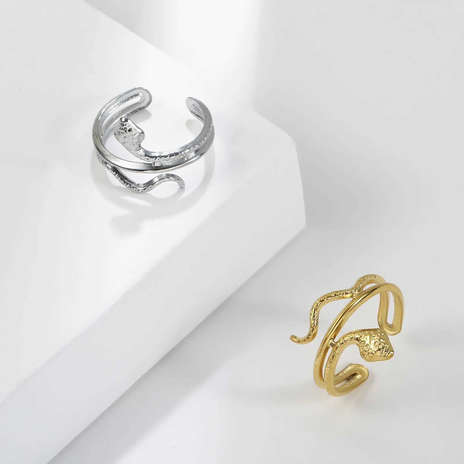 Skyrim Stainless Steel Snake Rings for Women Men Gold Color Finger Rings Punk Serpent Animal Party Jewelry Gift WholesaleW251017