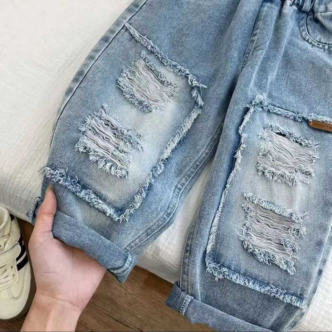 Boys Broken Hole Spring and Autumn Jeans 2025 New Style Childrens Western Style Casual Versatile Loose PantsT251017