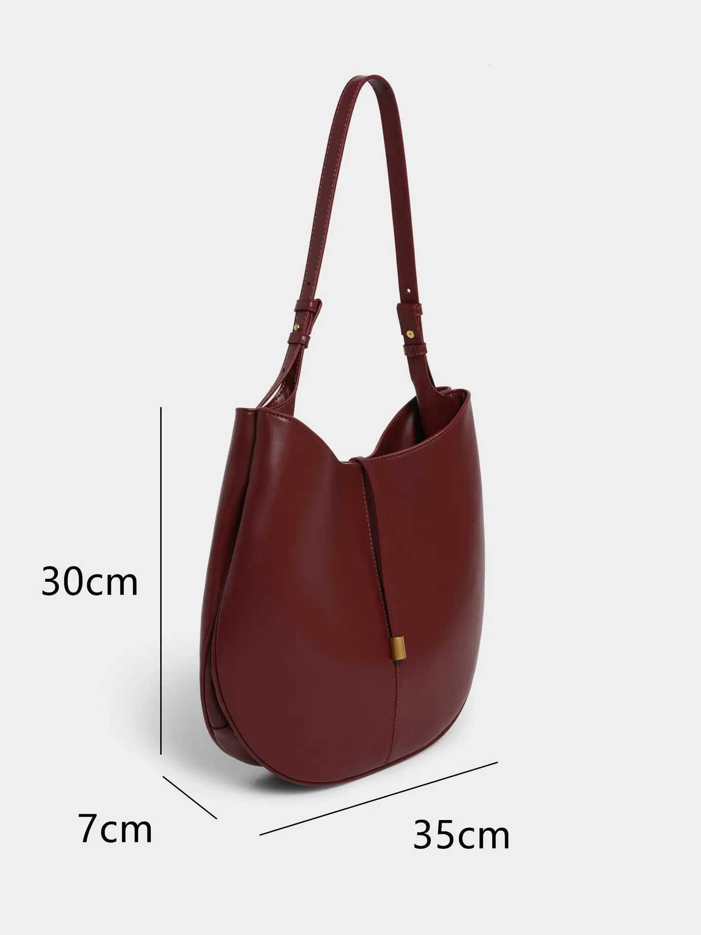 2025 Star Tote Bag of The Same Style Wens Largecapacity Underarm Bag Semiround Bucket Bag Single Shoder Crossbody1 D251017