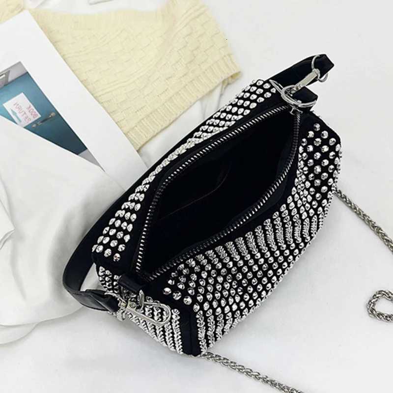Spring and Summer Small Bags 2024 New Trend Personalized Color Diamond Pillow Bag Chain Shoulder Personalized Crossbody Bag Z251017