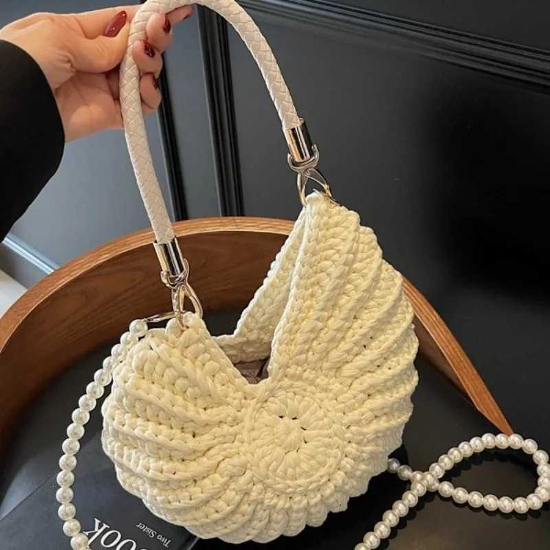 Creative Conch Shaped Crochet Women Shoulde Bags Funny Cute Pearls Chains Handmade Weave Crossbody Bag Novelty Small Handbags Z251017