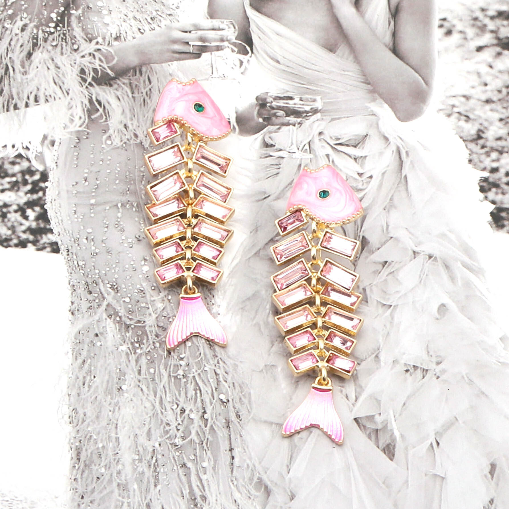 Diamond earrings Fashion Personality Retro Fishbone Earrings Zinc Alloy Rhinestone Splicing Animal Earrings for Women free shipping