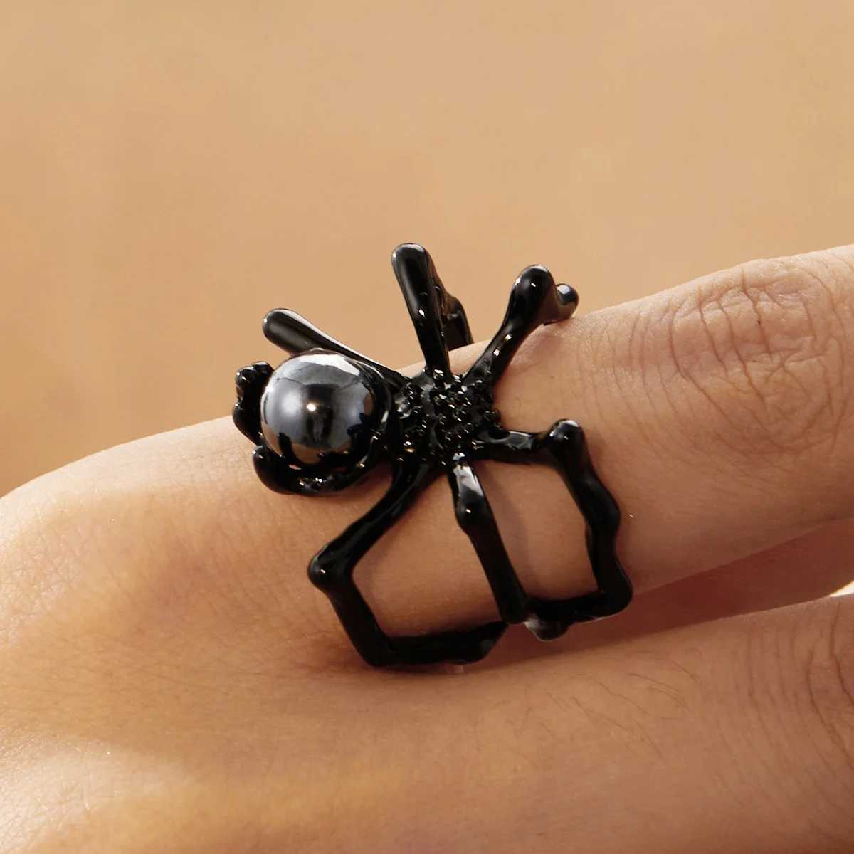 Exaggerated Vintage Crystal Ball Spider Opening Rings Gothic Punk Insect Finger Ring Halloween Party Jewelry Gifts For Women Men Z251017