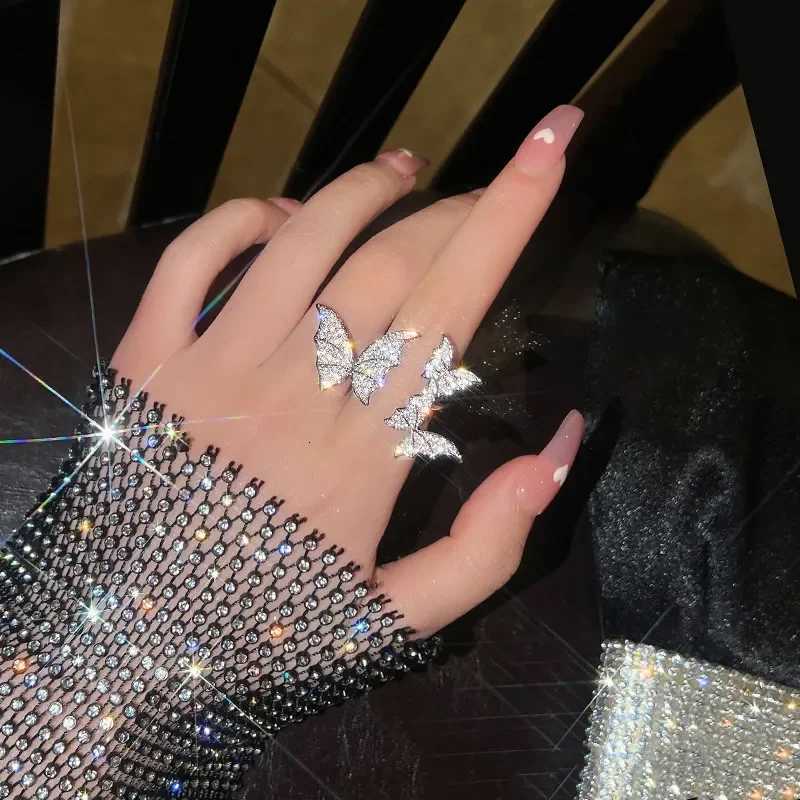 Luxury Sliver Color Zircon Multi Butterfly Open Ring for Women Exaggerated Personality Adjustable Finger Ring Wedding Jewelry Z251017