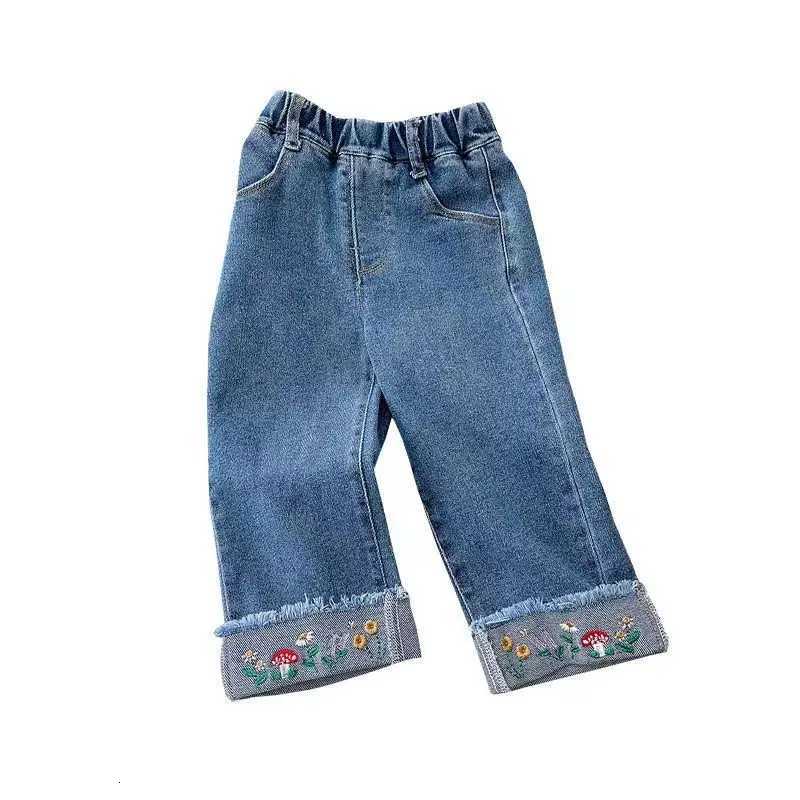 Girls Jeans Loose Straight Leg Pants Spring And Autumn New Baby Girl Fashion Cuffed Cartoon Embroidered pantsT251017