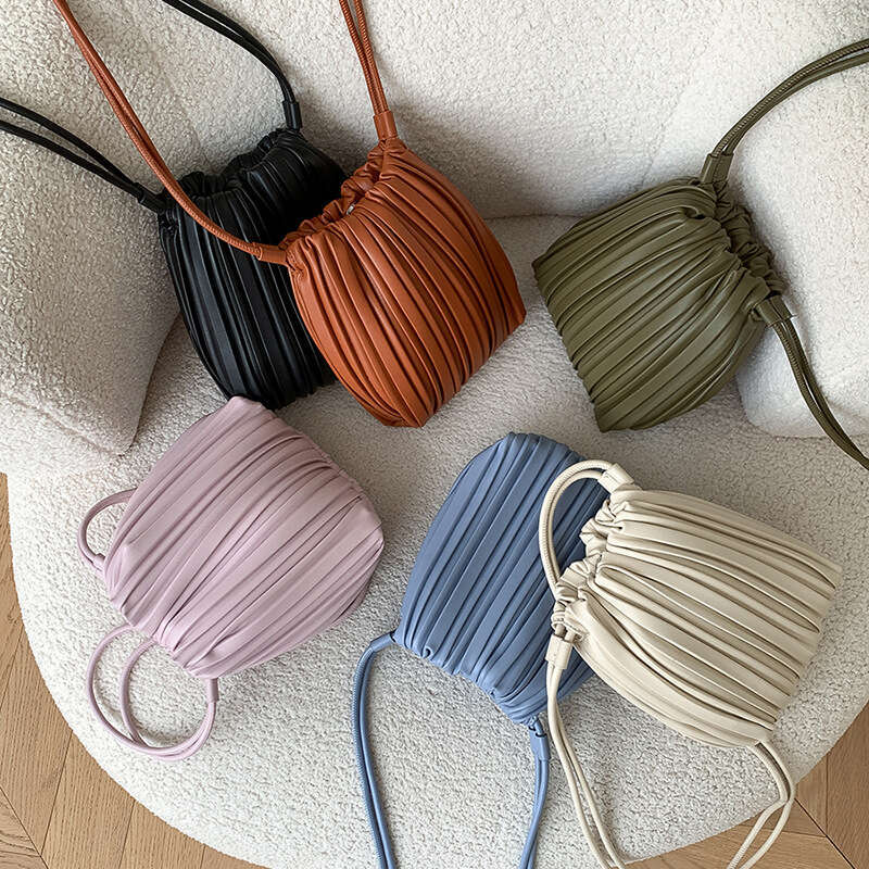 French Style PU Textured Crossbody Spring Summer New Korean Version Niche Design Phone Magnetic Small Square Bag For Women B5