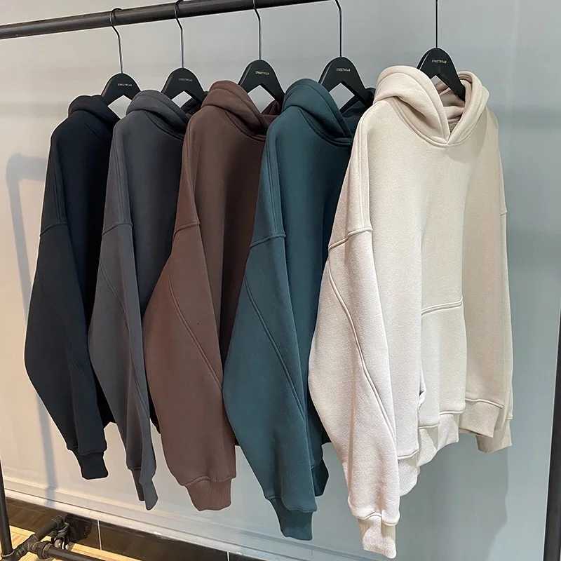 Stitched Fleece Hoodie for Men Warm Casual Pullover Sweatshirt with Pockets in Multiple Colors Z251017