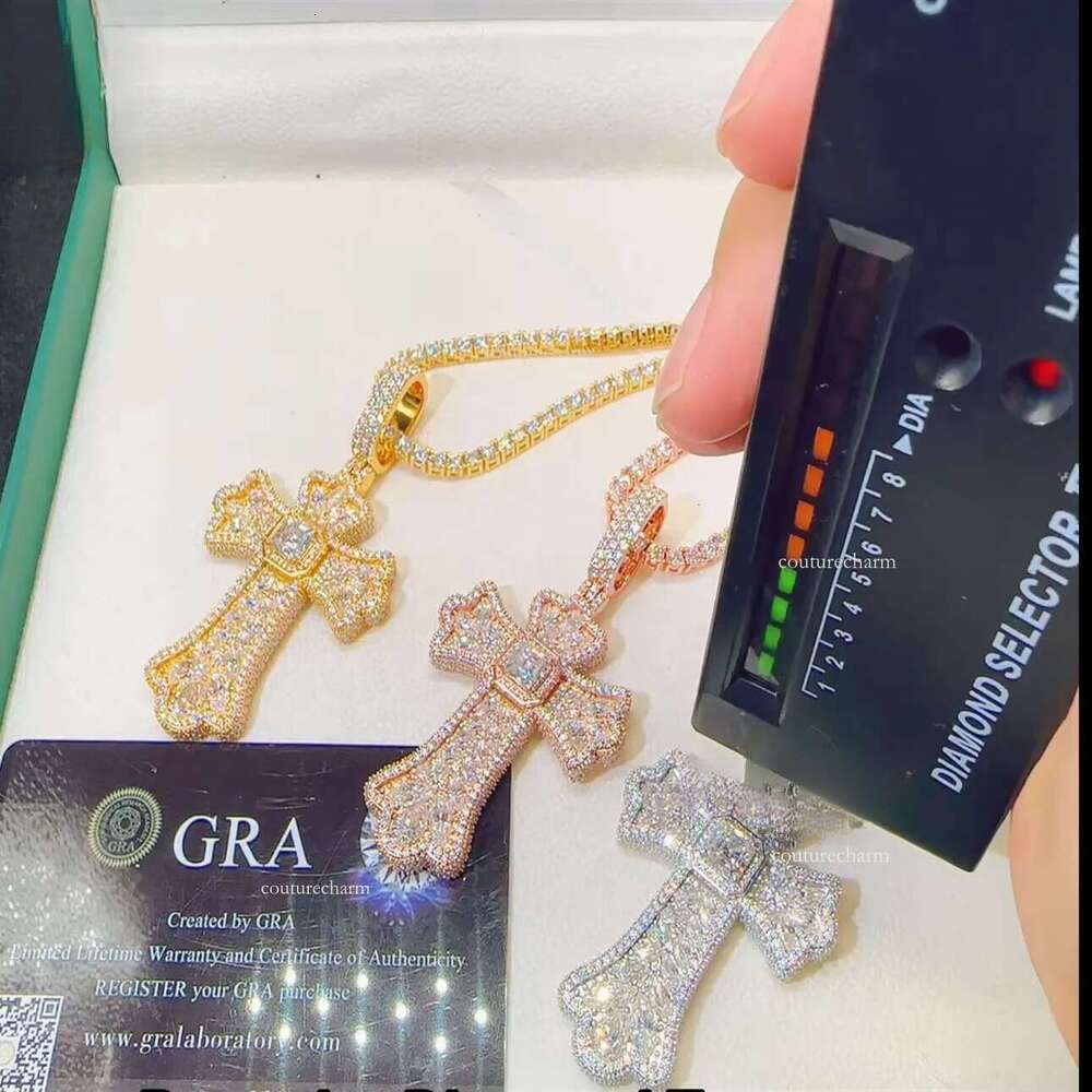 Custom Hip Hop Dia VVS Color Sterling Sier Iced Fine Jewelry Moissanite Cross Pendant