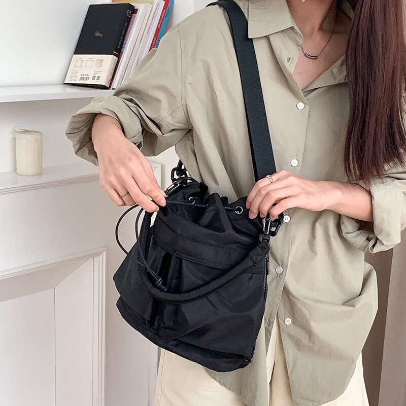 Summer Large Capacity Drawstring Nylon Bucket Korean Style Casual Handbag High-End Commuting Shoulder Crossbody Bag For Women B5