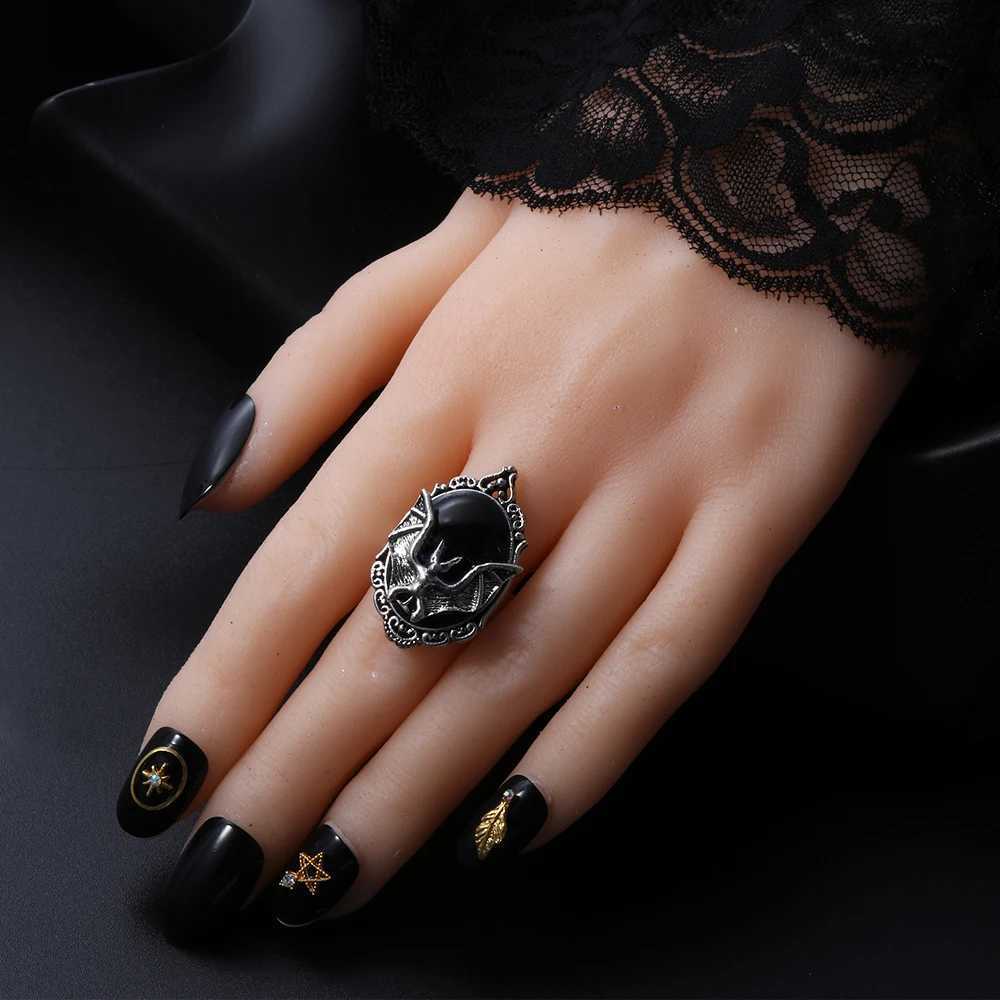 New Halloween Black Bat Ring Gothic Witch Ring Bat Cameo Adjustable Ring Women Men Party Jewelry Festival Gift Z251017