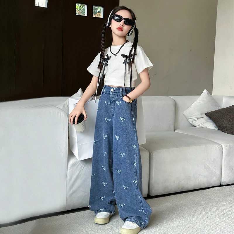 Girls medium and large kidsrens butterfly loose jeans floorlength jeansT251017