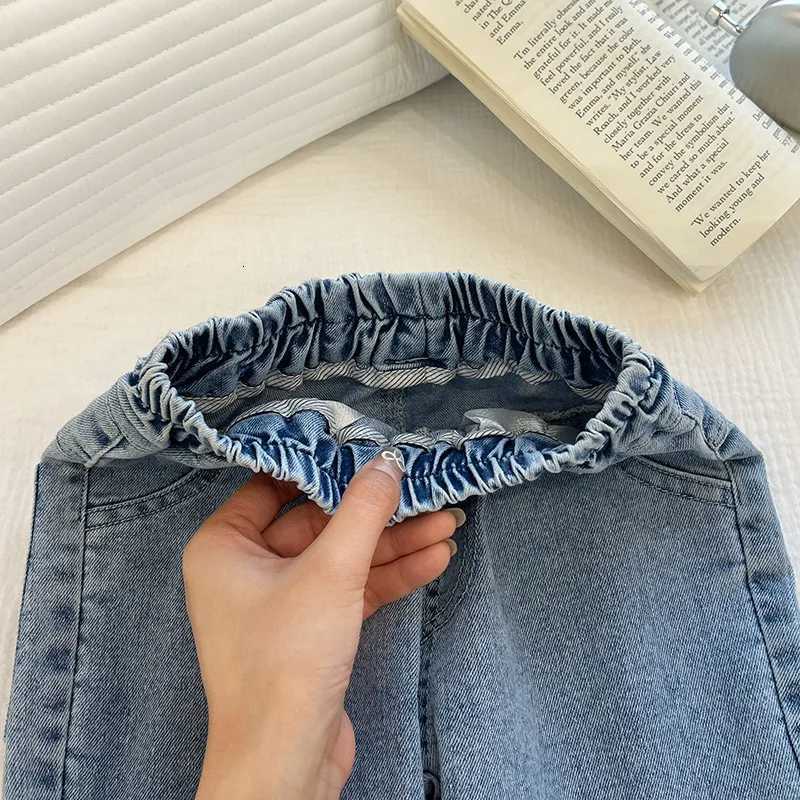 New Girls Denim Bellbottom Pants Korean Childrens Sweet Floral Embroidered Jeans Casual High Waist Slim Denim TrousersT251017