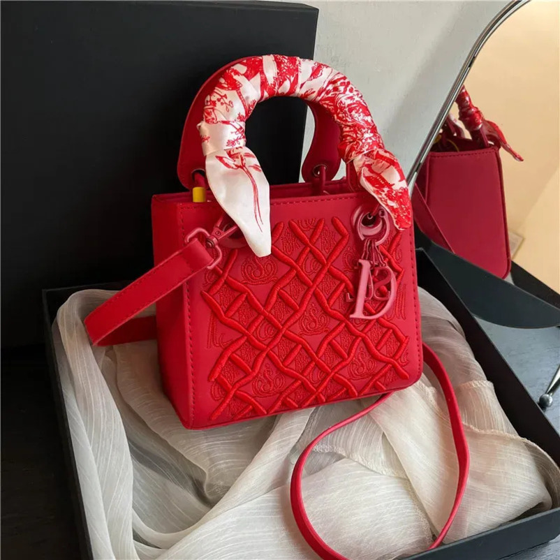 Purse Designer 2025 New Light High-end Texture Single Shoulder Crossbody Bag for Women 1