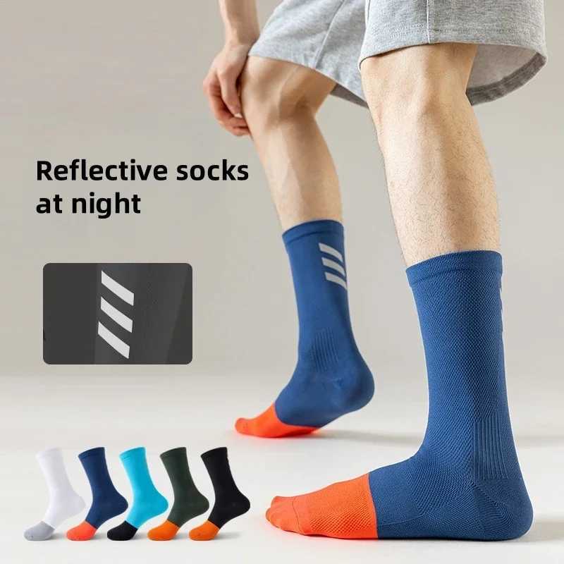 New Mens Professional Cycling Socks ColorMatching Reflective Night Breathable QuickDry Absorbent Elastic Sports Socks C251017