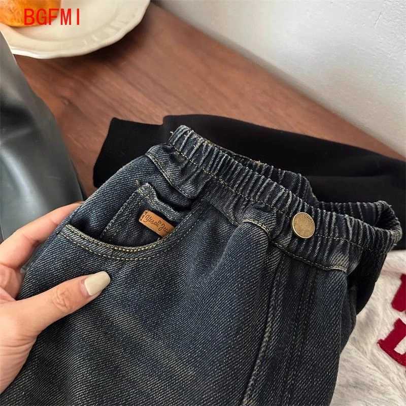 Korean Loose Infant Bottoms Kids Winter Velvet Jeans Plush Casual Baby Boys Straight Pants Girls Soft Thick Denirsm TrousersT251017