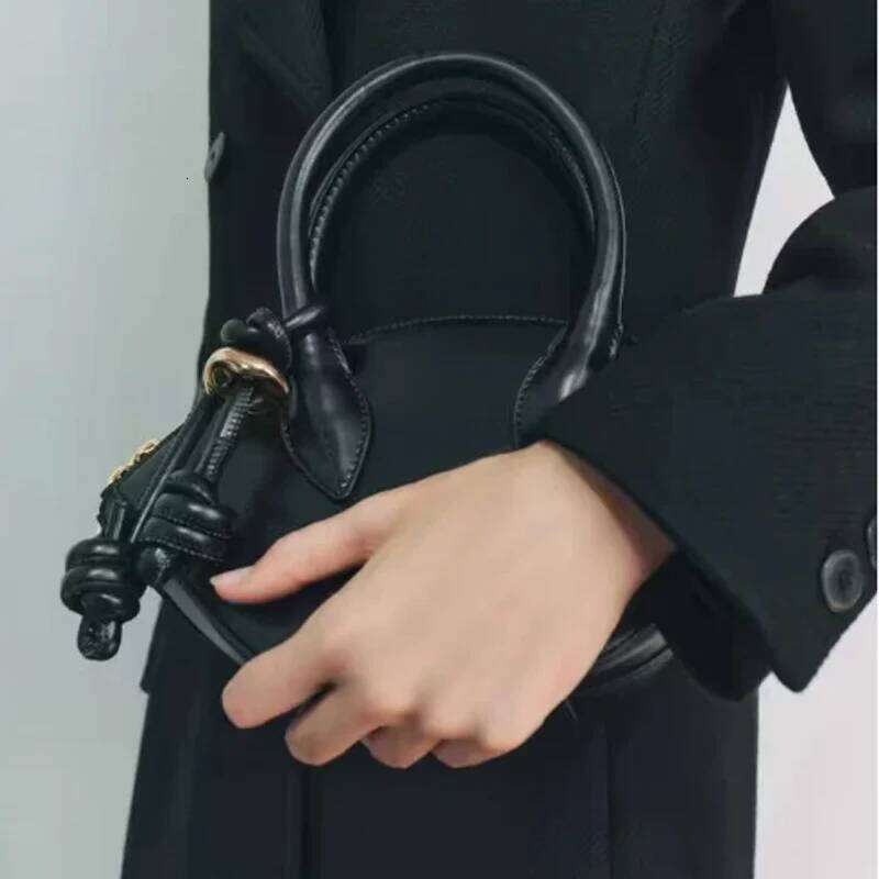 Designer Bags Designer Shoulder Large Capacity Fashion Women Handbag New Trapezoid Trendy Crossbody Fan-Shaped Bucket Bag Hot Selling