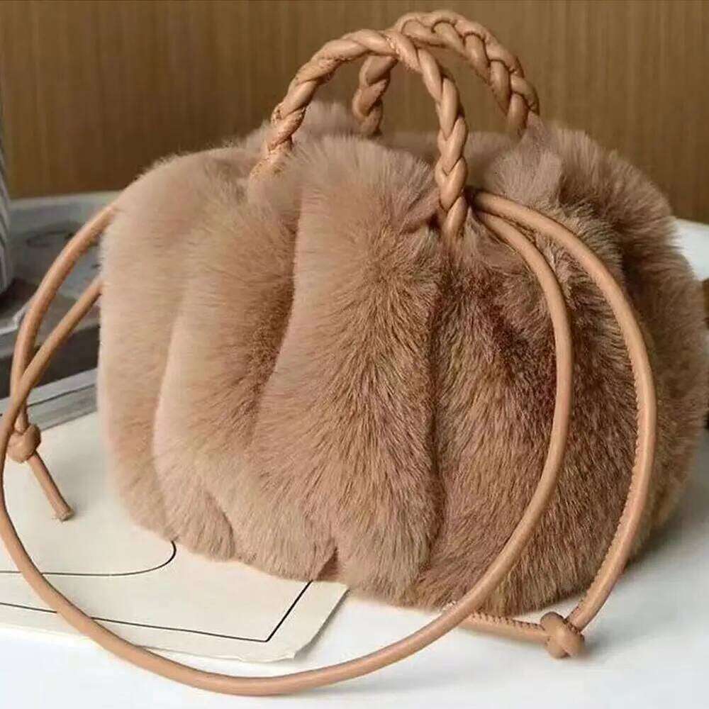 Cute Pumpkin 2025 Autumn And Winter New Fashion Cloud Crossbody Bag Niche Design Sweet Girl Handbag