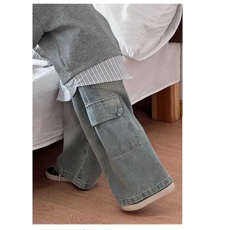 Korean Childrens Jeans Loose Straight Pants Wide Leg Cargo Pants for Boys Girls New Spring Autumn Kids Denim Pocket TrousersT251017
