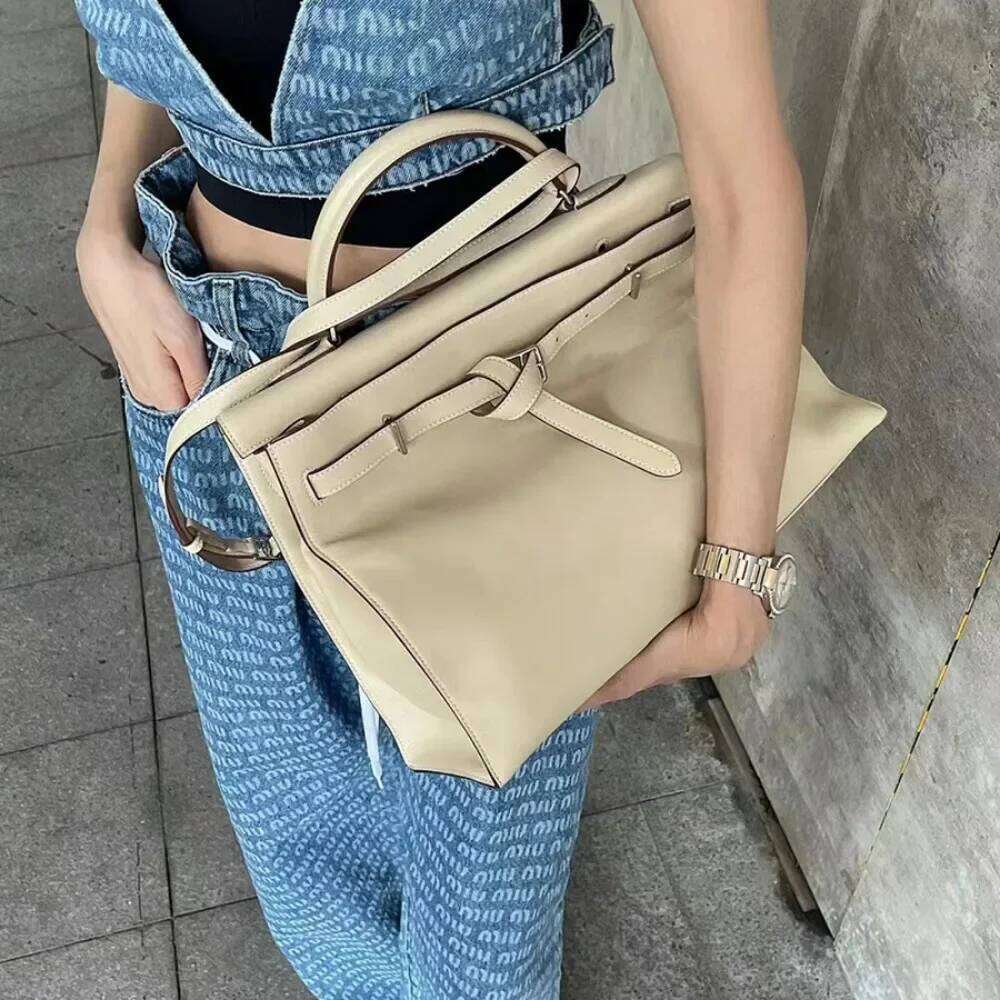 Light High Quality First-layer Swift Cowhide Leather Women Folding Clutch Fashionable Shoulder Bag Commuting