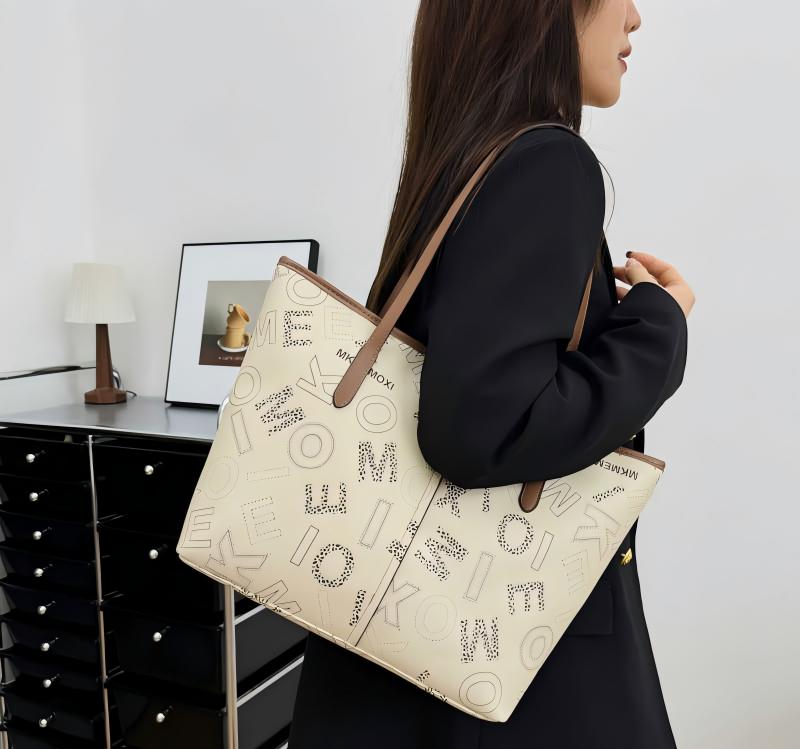 Designer bag 2025 New Retro Printed Tote Bag Letter Casual Fashion Large Capacity Shoulder Bag for Women brown coffee white