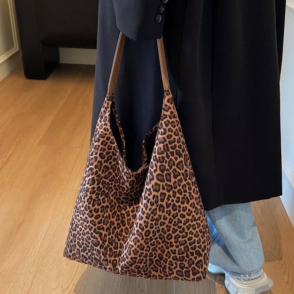 Elegant Ladies' Vintage Inspired Spacious Faux Leather Totes - Modern Classic Leopard Pattern