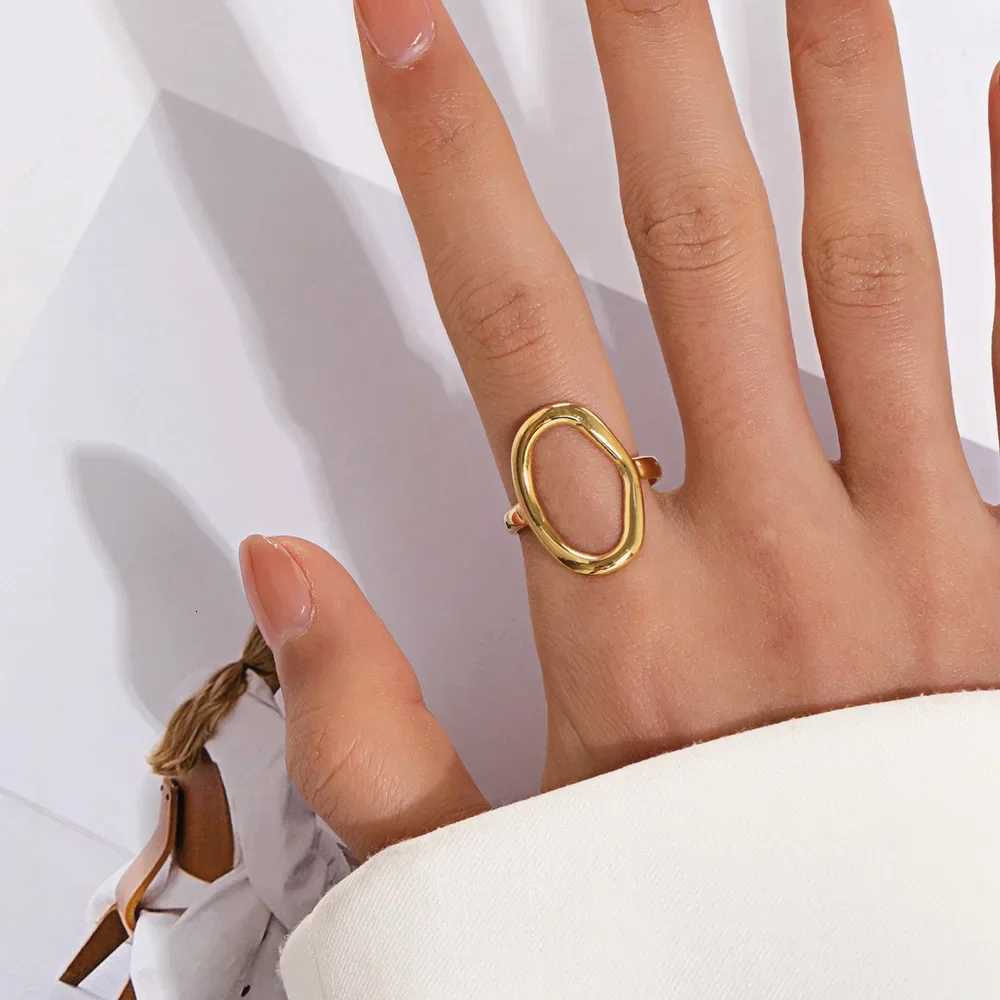 Fashion Minimalist Hollow Oval Rings for Women Stainless Steel Gold Color Geometric Open Finger Ring Party Jewelry Gift New InW251017