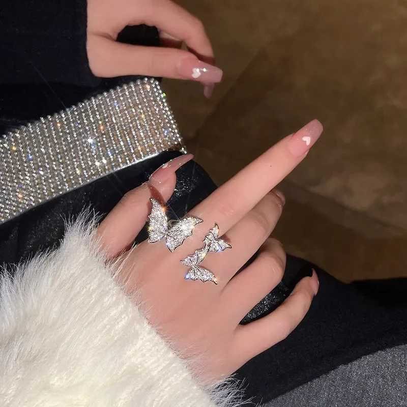 Luxury Sliver Color Zircon Multi Butterfly Open Ring for Women Exaggerated Personality Adjustable Finger Ring Wedding Jewelry Z251017