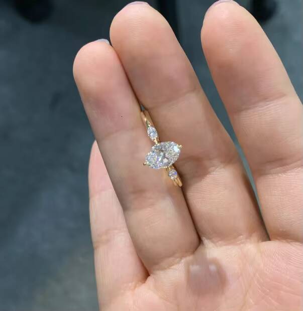 Romantic Engagement Gift Factory Wholesale 9K 14K 18K Gold Customized Style Set Lab Cultured Diamond Ring