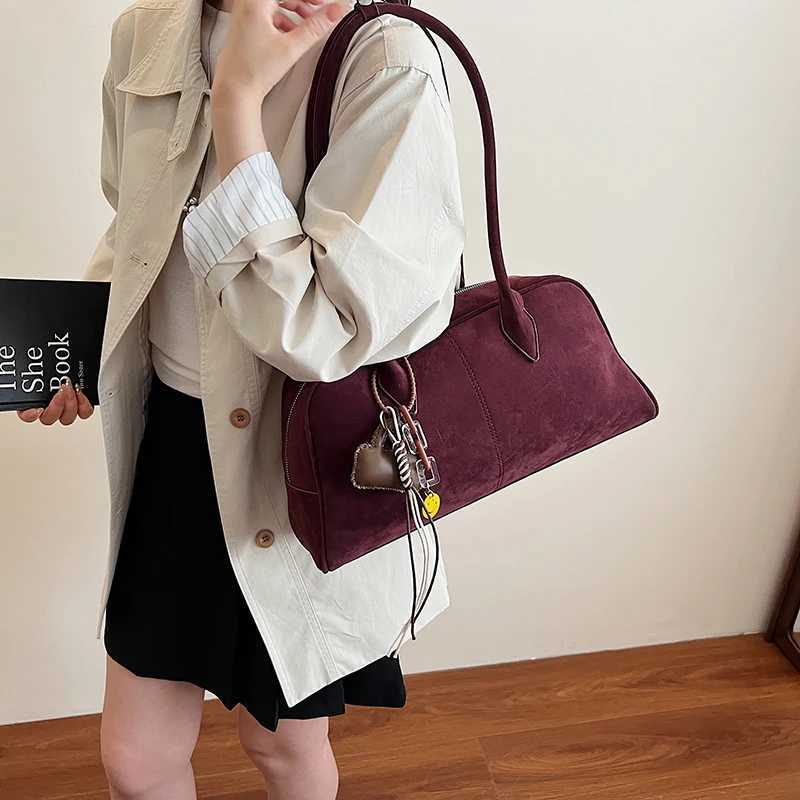 MOODS 2025 Autumn New Fi Bost Shoder Bags For Wen Suede Pure Color Big Capacity Luxury Designer Handbags With Pendant1 D251017