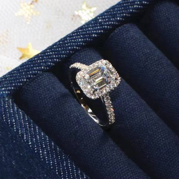CVD HPHT Cultured Diamond Factory Customized Romantic Engagement Ring Emerald Shape Cut Lab Cultured Diamond Ring Jewelry