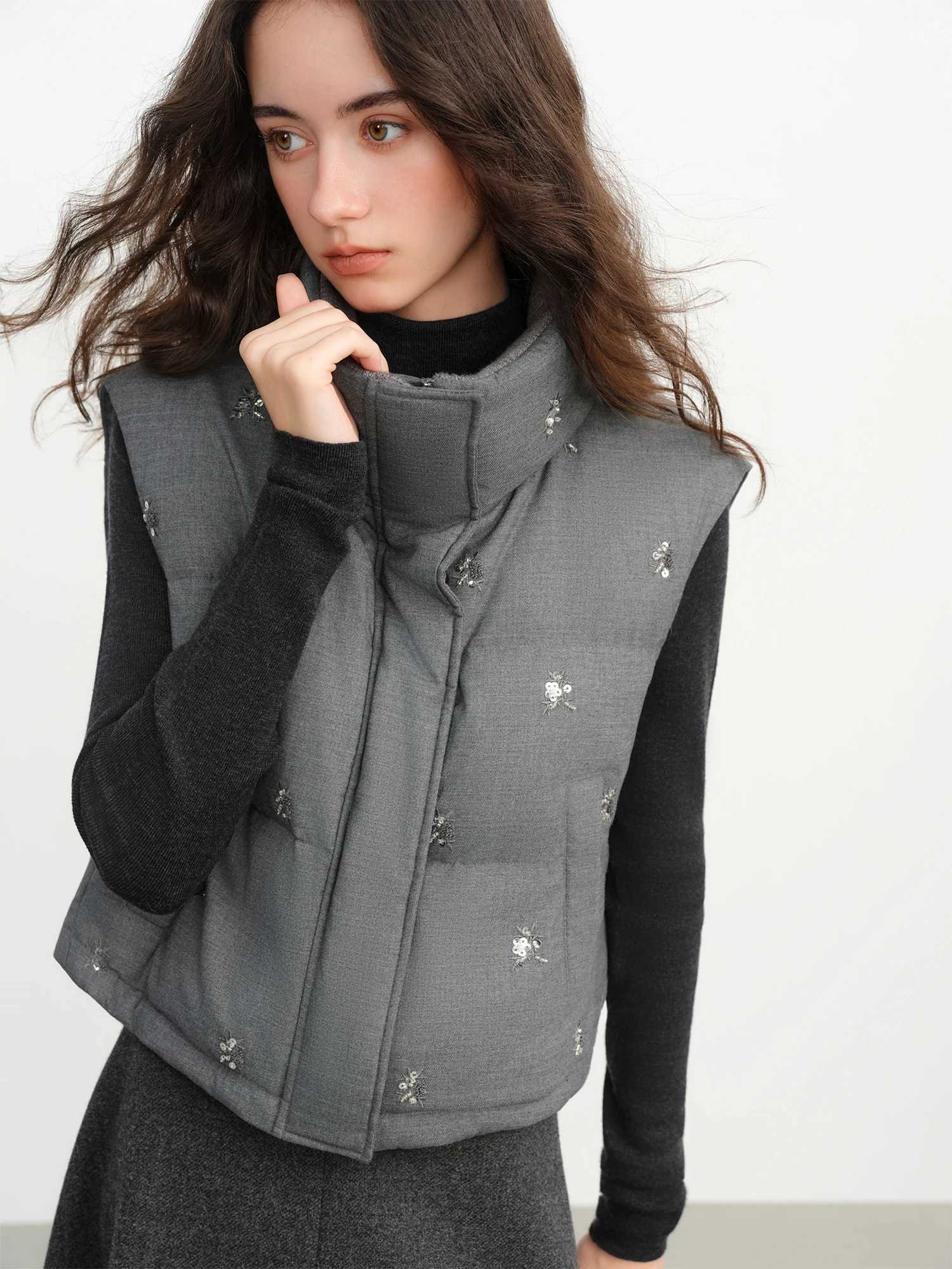 FSLEPremium SeriesBeaded Short Puffer Down Vest Women Autumn Winter Quilted Down Jacket Down Gilet Coat Outdoor Streetwear W251016