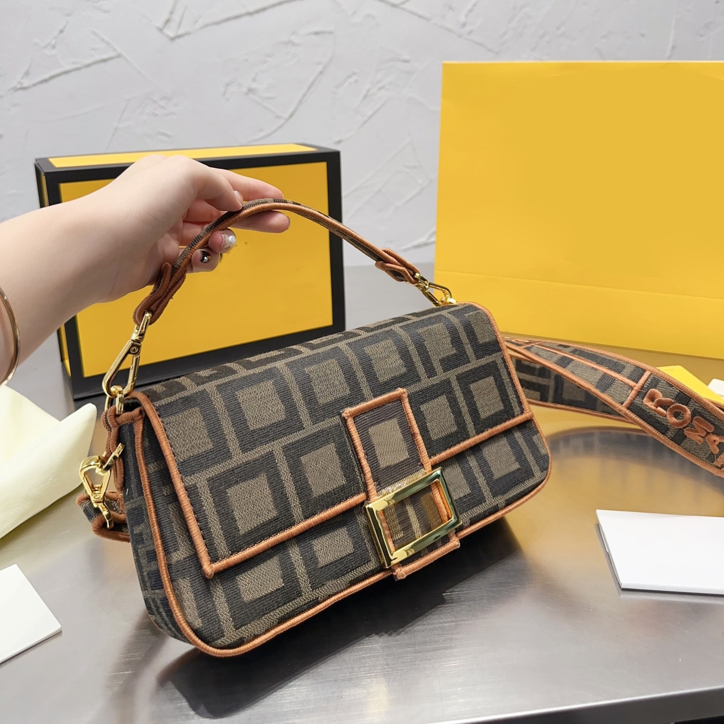 Designer tote bag womens luxury bag shoulder bag crossbody bag armpit crescent bag letter printed shoulder bag with box handbag wallet 10A