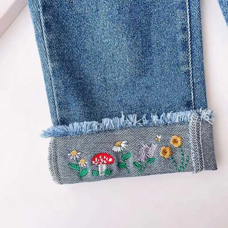 Girls Jeans Loose Straight Leg Pants Spring And Autumn New Baby Girl Fashion Cuffed Cartoon Embroidered pantsT251017