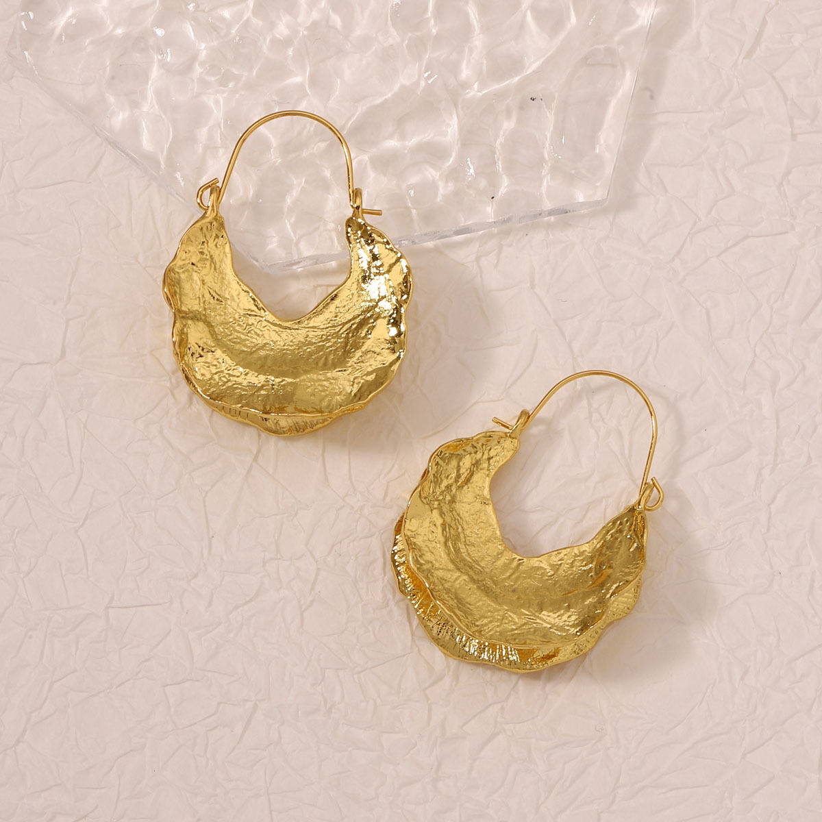 High-End Simple designer earrings gold Retro Elegant Trendy Light Luxury Fashion Personality Casual Earrings Studs Ear Jewelry