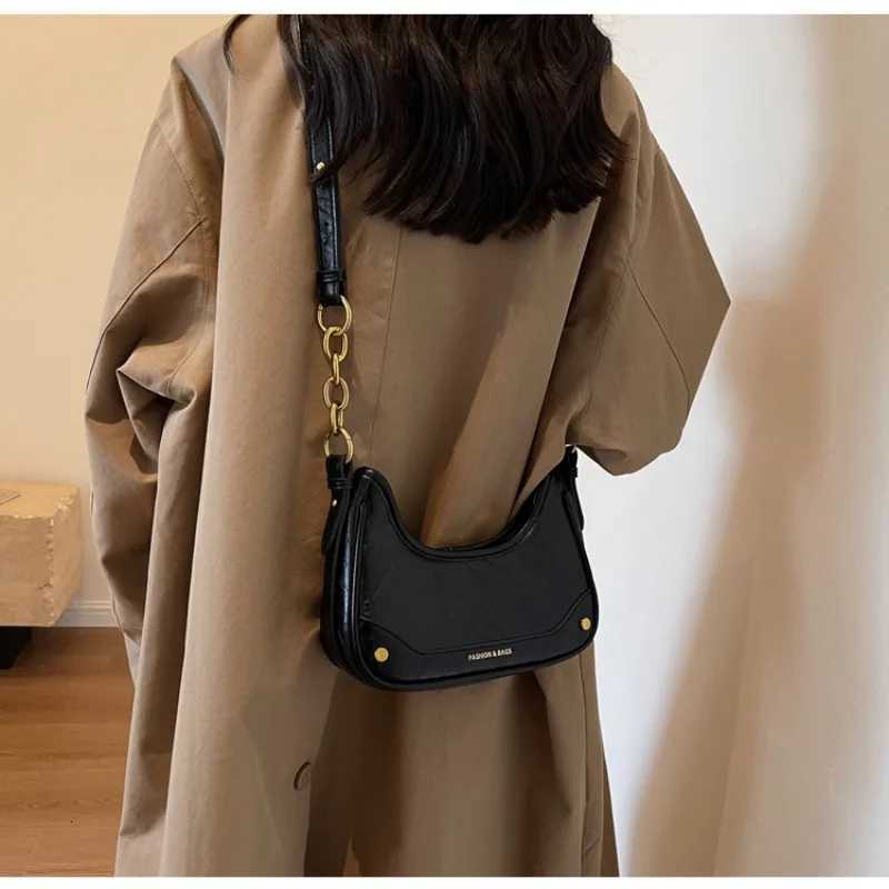 Senior sense of shoder bag 2025 new models of popar explosive models hundred hihed crossbody fi underarm bags1 D251017