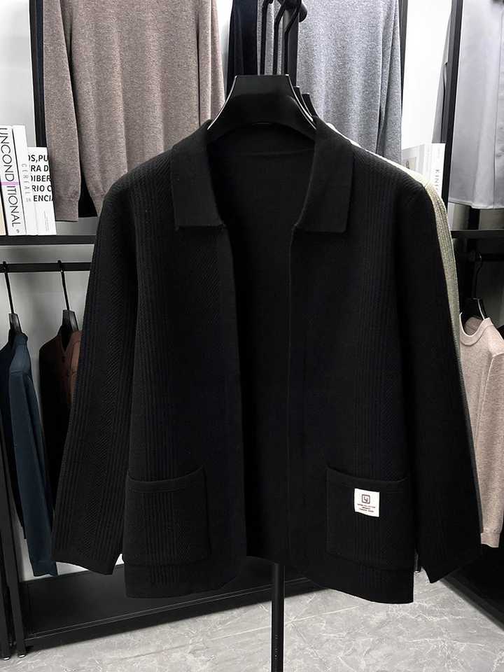 Fashion letter embossed pocket knitted cardigan mens highquality brand skin friendly comfort shawl casual lapel sweater coat J251017