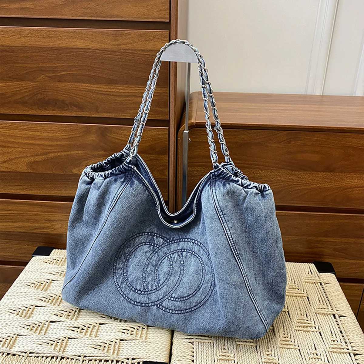 Fashionable Womens Denim Tote Bag Lightweight Shoulder Bag Signature Quilting Magnetic Closure for Daily Commute Handbag Z251017