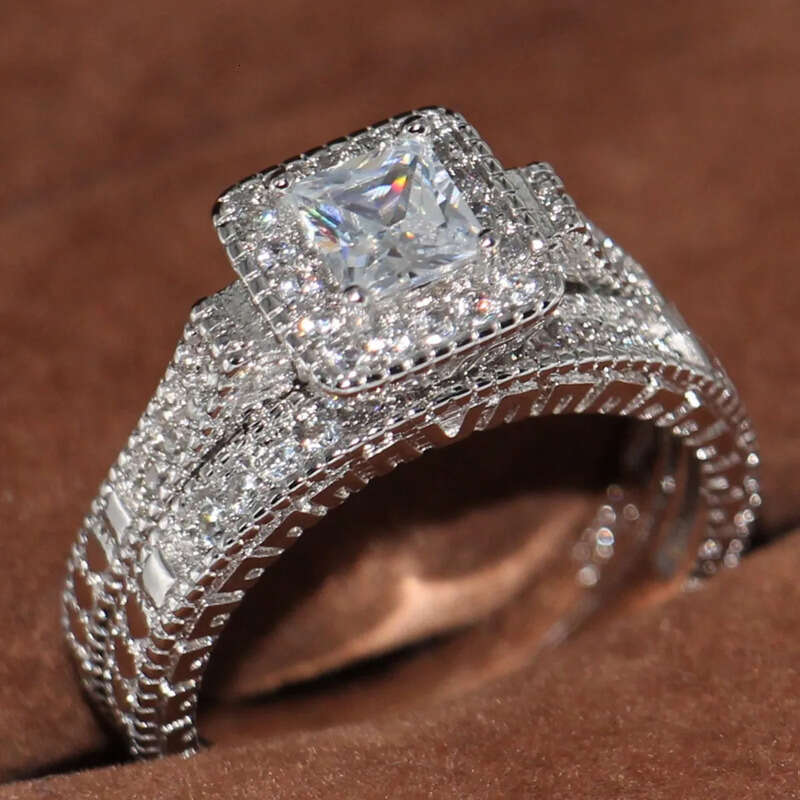 Wholesale Professional Vintage Fashion Jewelry 10KT Gold Filled Princess Cut White Topaz Gemstones Women Wedding Bridal Ring Set Gift