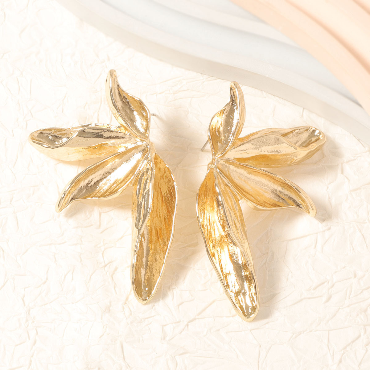 Retro gold earrings Trendy Fashion Style Alloy Vertical Stripe Texture Maple Leaf Earrings Simple Niche free shipping luxury earrings