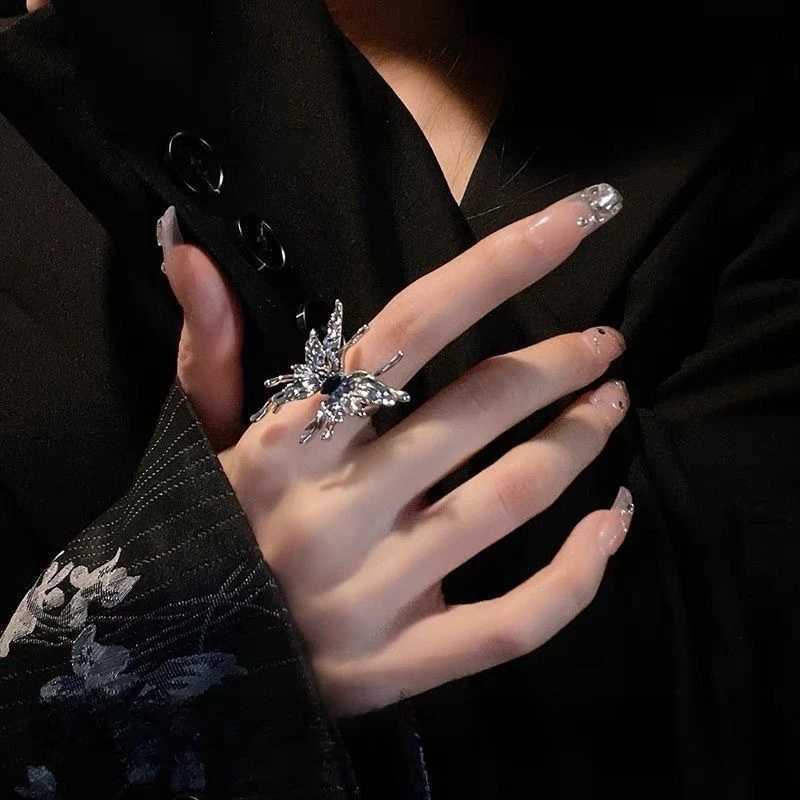 Trendy Punk Irregular Butterfly Rings for Women Metal Liquid Dissolved Aesthetic Egirl Gothic Insect Open Rings Jewelry Z251017