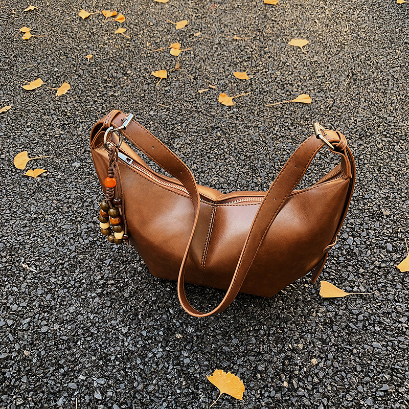 2025 Autumn New Fashionable Women's Mobile Phone Bag Autumn Student Large Capacity High end Versatile Leisure Minimalist Niche Shopping Commuter 