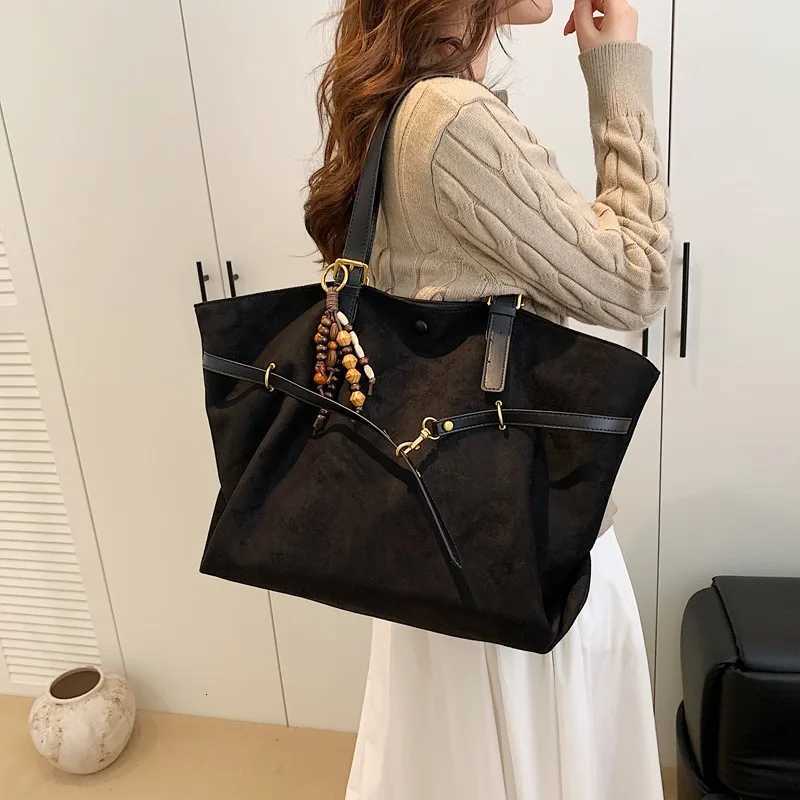 LEFTSIDE Wen Large Capacity Suede Shoder Bag 2025 Winter Soft Tote Bag Luxury Designer Fem High Capacity Brand Handbags D251017