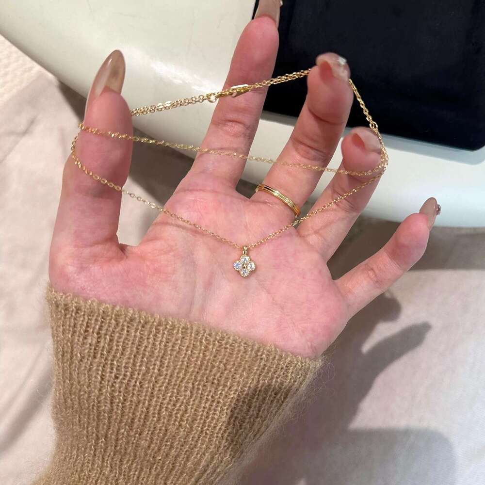 Necklace Designer for Women luxury pendant necklace men Fashion Zircon inlay four-leaf clover 925 silver plated with 18K gold Light Unique Festival Va