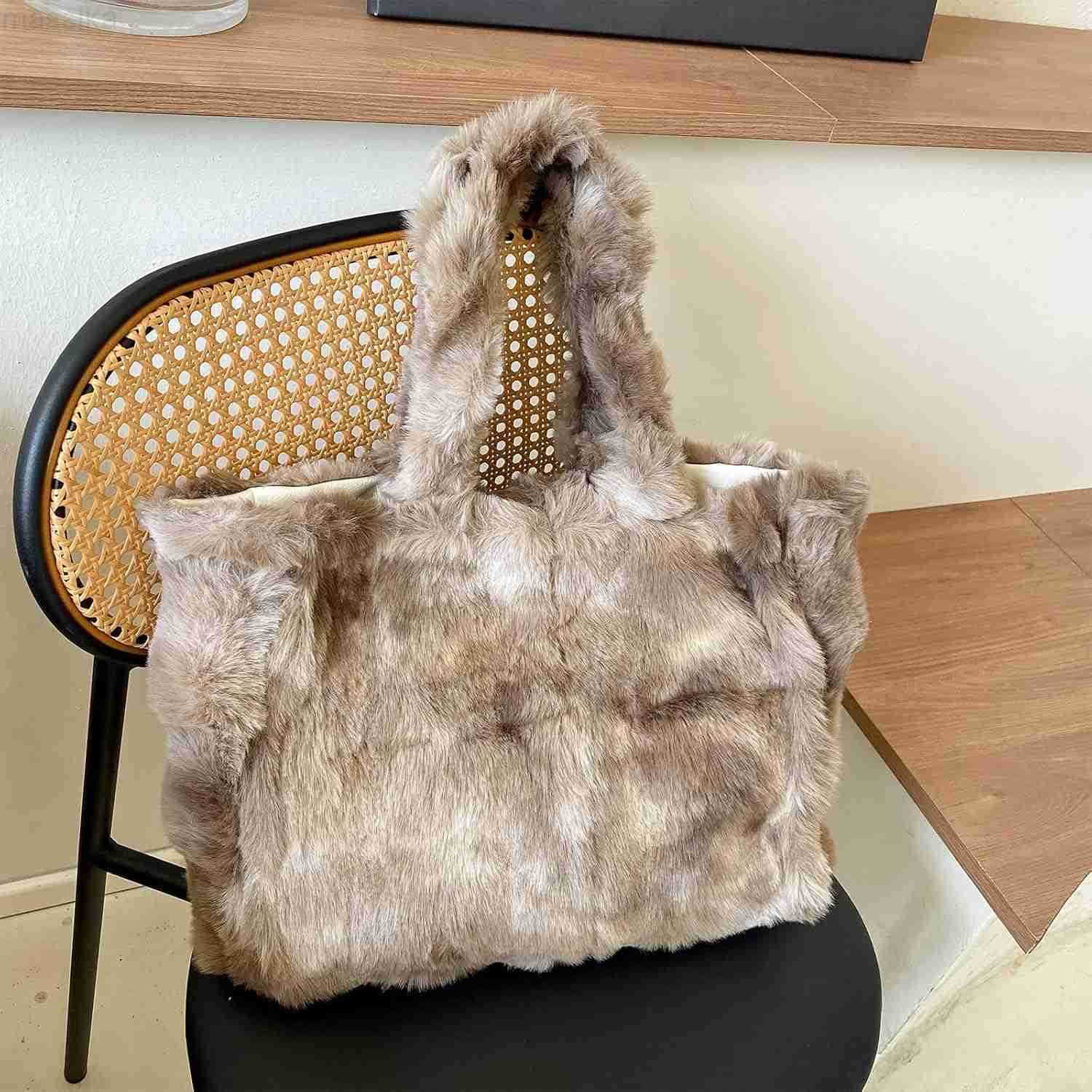 Tote Bag Large Fur Purses for Women Winter Fuzzy Totes Furry Shoulder Handbag Plush Bags M251017