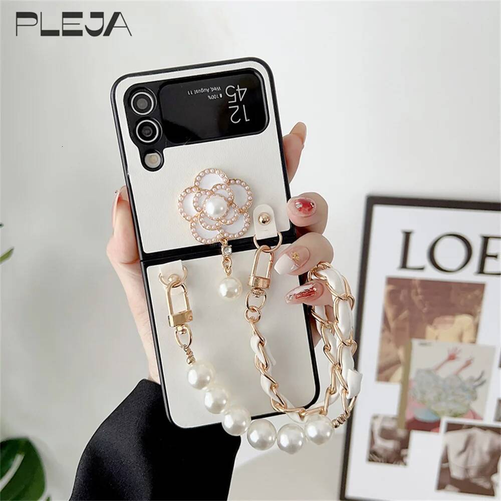 Pearl Bracelet Chain Phone Case For Samsung Galaxy Z Flip 4 3 Flip3 Flip4 5G Korean Cute Camellia Flower Leather Cover