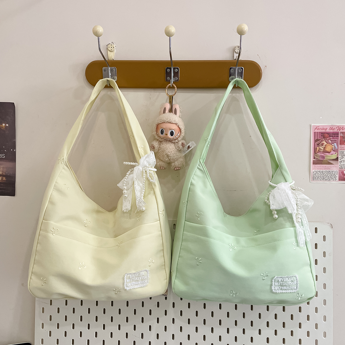 2025 New Fashionable Women's Compact Phone Bag Autumn Large Capacity High end Student Versatile Leisure Minimalist and Niche Shopping Commuter Sh