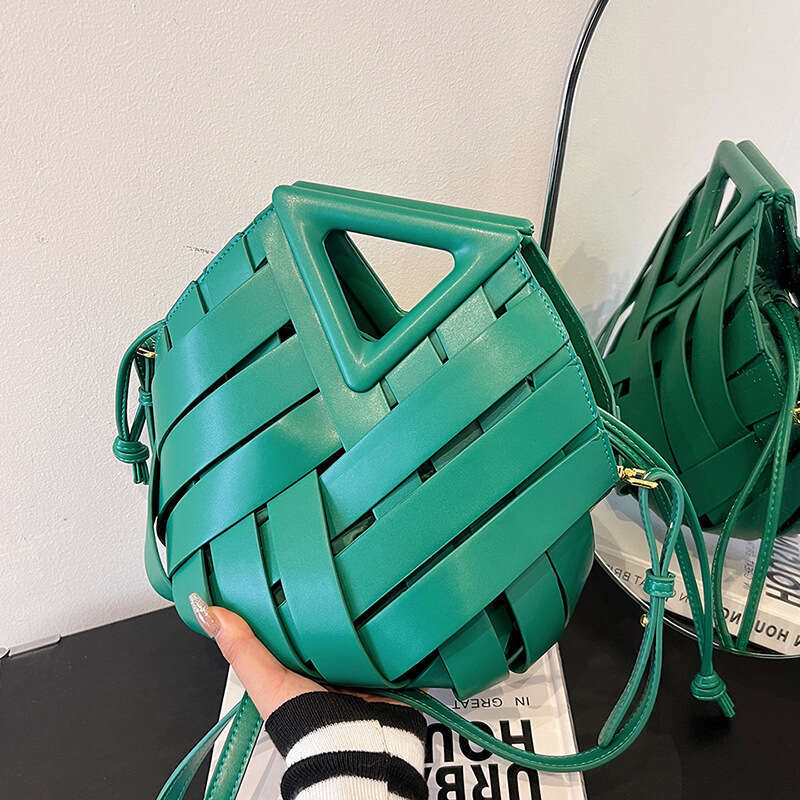 Basket Triangle Magnetic Buckle Woven Hollow Women's Handbag Tote Single Shoulder Crossbody Bucket Bag Best Seller New Style