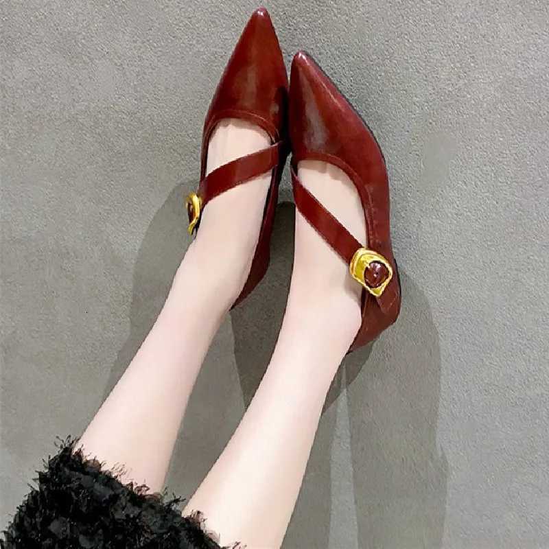 Retro Pointed Toe Soft Leather Flat Shoes Women Narrow Band Buckle Mary Jane Shoes Women Fashion Comfort Large Size Women Shoes Z251015