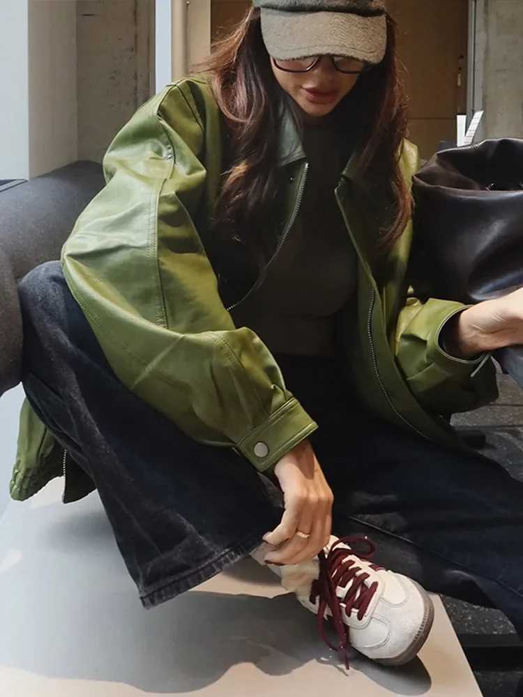 Green PU Leather Jacket Coat Women Vintage High Street Trend Zipper Lapel Short Overcoat Loose Casual Top Outerwear Autumn 2025T251017