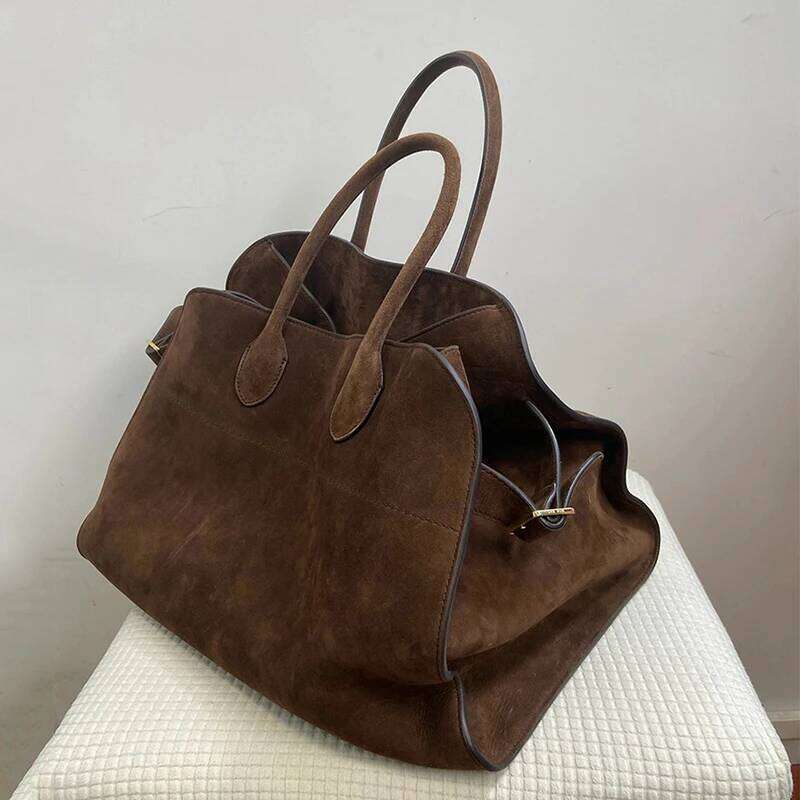 High end Niche Design Outdoor Travel Bags Autumn and Winter New capacity Retro Commuter Handbags Ladies